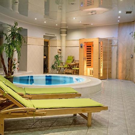 Hozam Wellness Es Apartman Сольнок Экстерьер фото