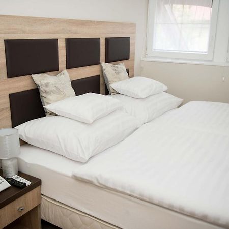 Hozam Wellness Es Apartman Сольнок Экстерьер фото