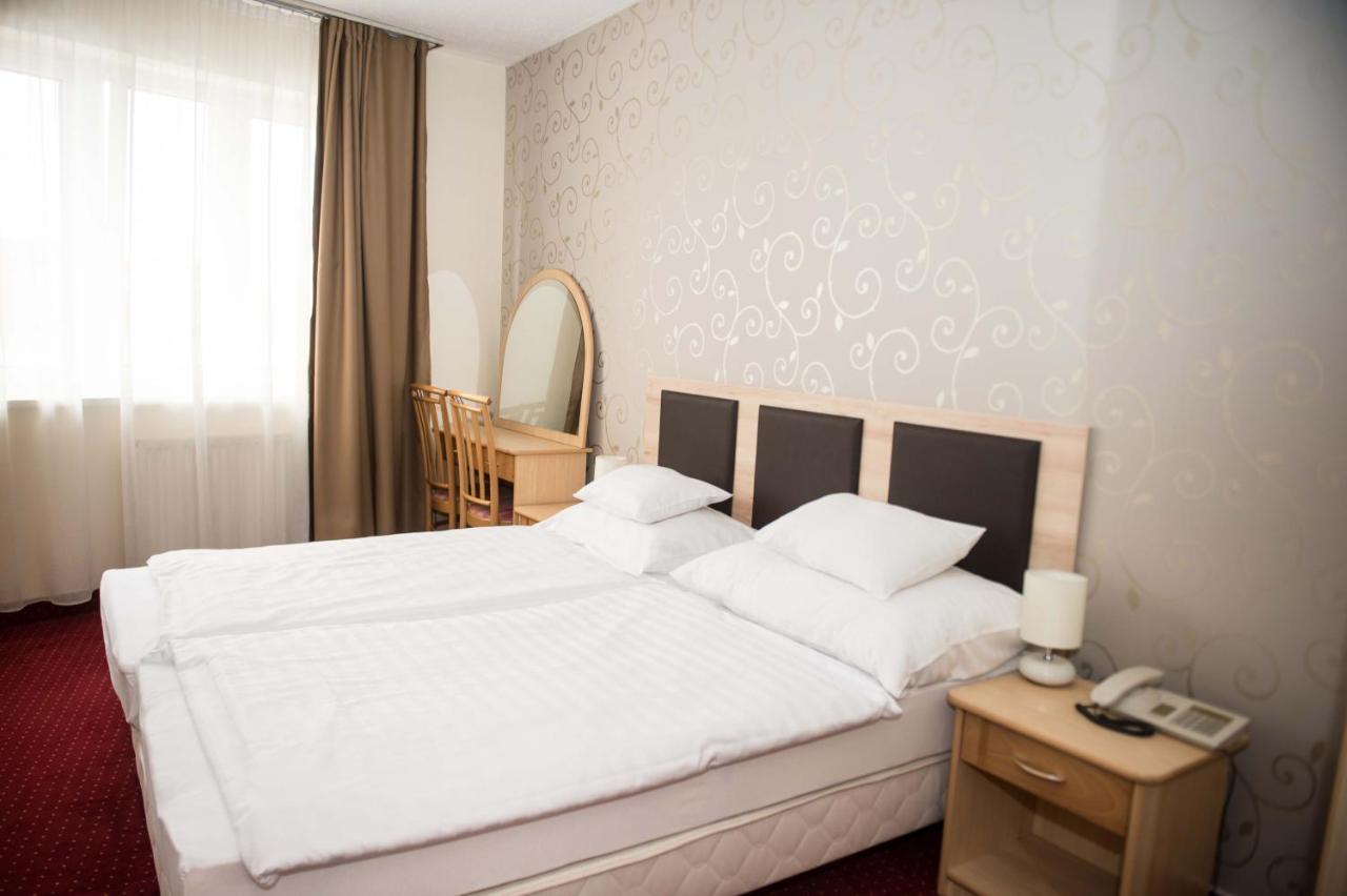 Hozam Wellness Es Apartman Сольнок Экстерьер фото